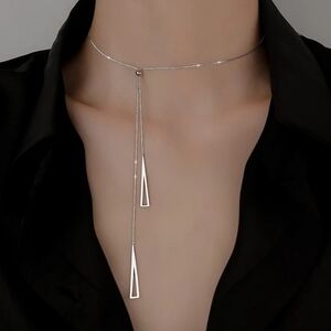 Triangle silver color woman's pendant necklace/choker.Fashion. Gift Holidays Bir